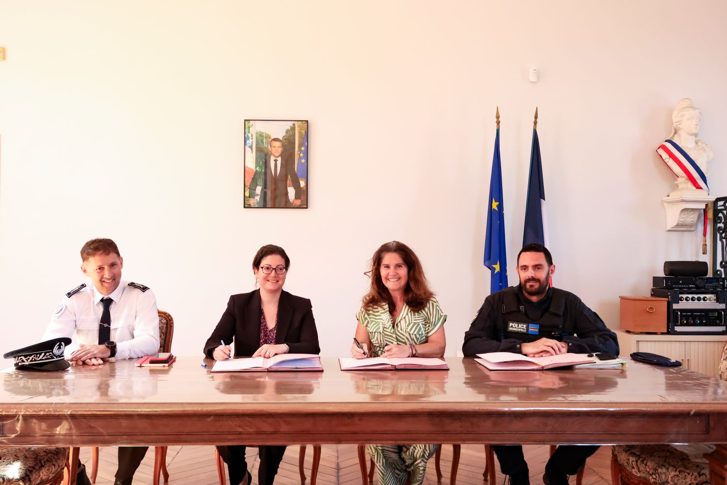 Madame la Préfète Frédérique Camilleri, et Madame le Maire, Marianne Duranton, signent le 9 mai 2025 la convention de coordination entre la Ville et les services de sécurité et de justice de l’Etat.