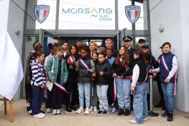 Inauguration du poste de Police municipale : les officiels coupent le traditionnel ruban bleu blanc rouge